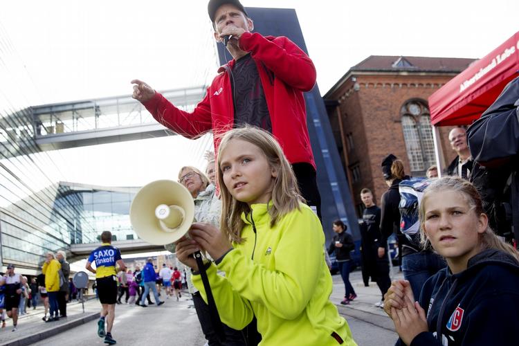 HepHep. Nu skal familien ud og heppe fire gange i løbet af sæsonen, hvis far eller mor skal gennemføre Big Four. 