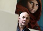 Fotomanipulation. Steve McCurry foran sit formentlig berømteste portræt, 'Afghan Girl'. Nu viser det sig, at flere af hans andre fotografier er blevet manipuleret. 