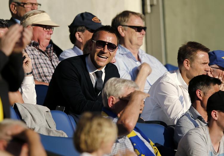 fan. Chelsea-legenden John Terry (midt) var tilstede under Brøndbys hjemmekamp mod FC Nordsjælland. 