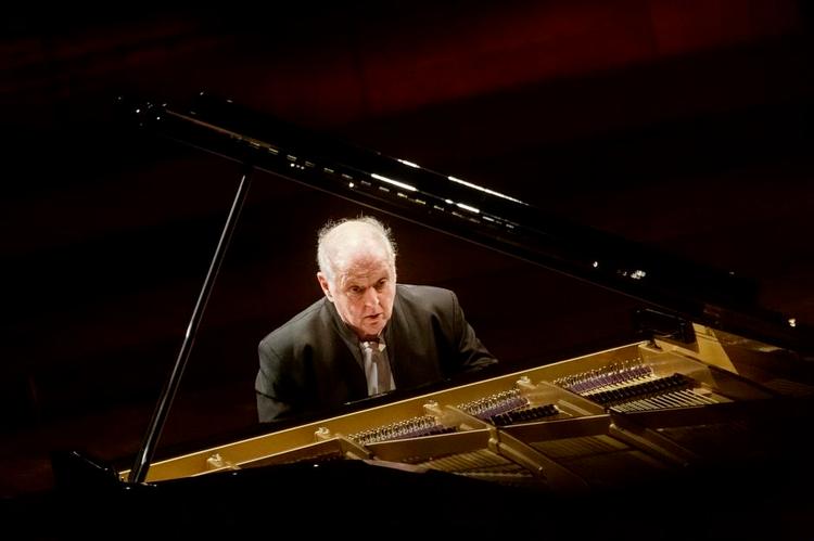 Klarhed. Daniel Barenboim havde medbragt sit eget specialfremstillede flygel til aftenens koncert. 