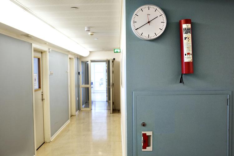 Indlagt. Den 27-årige Caroline Livingstone indleder sin selvbiografiske bog ’Nat i april’ med skildringen af sit selvmordsforsøg som ung pige. Siden da har hun været langvarigt indlagt i flere omgange, og hun fortæller om, hvordan det er at ryge ind og ud af den lukkede. Billedet her er fra psykiatrisk afdeling på Bispebjerg Hospital (arkivbillede). 