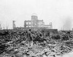 masseødelæggelsesvåben. Op mold 120.000 japanere mistede livet, da den første atombombe blev kastet over Hiroshima 6. august 1945. 