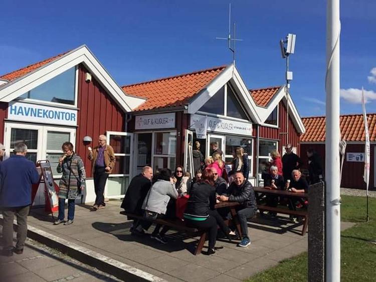 NIBE. Guf og kugler på havnen. Læserfoto: Trine Post Madsen 