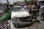 Bagdad. Flere end 50 personer meldes dræbt, og omkring 60 er såret af en bilbombe i Iraks hovedstad. 