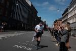 Tidløst. Denne ældre herre brugte tre gange så lang tid som vinderen af Copenhagen Marathon på at gennemføre de 42,195 kilometer. 