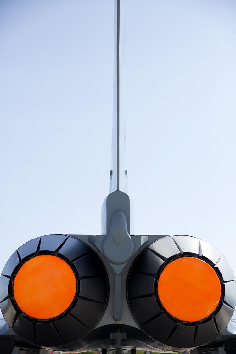 ene. Med afbuddet fra de to amerikanske flyproducenter er det  kun den europæiske producent Airbus, der laver flyet eurofighter, der stiller op til fredagens høring. 