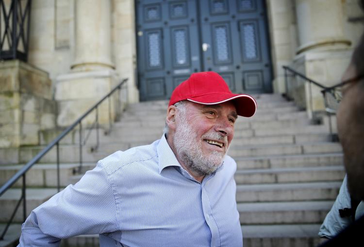 GLÆDE. Lasse Larsen fra Duegården smilede bredt, da Højesteret gav ham og naboerne medhold i deres sag mod Nykredit. 
