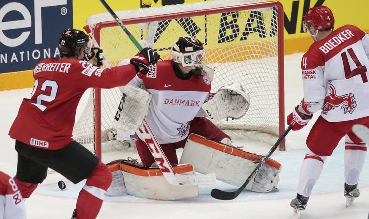 Pause. Sebastian Dahm fra klubben Graz i Østrig  udskiftes i dag mod Rusland med Simon Nielsen fra Herning. 