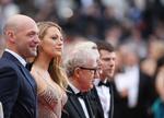Åbningsceremoni. Woody Allen åbnede verdens vigtigste filmfestival med sin film 'Cafe Society'. Her ankommer han på den røde løber sammen med skuespillerne i filmen, fra venstre er skuespiller Corey Stoll, skuespillerinde Blake Lively, instruktør Woody Allen, skuespillerinde Kristen Stewart og skuespiller Jesse Eisenberg. 
