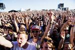 Ibyen gør klar til festivalsæsonen med klipklapper og regntøj. 