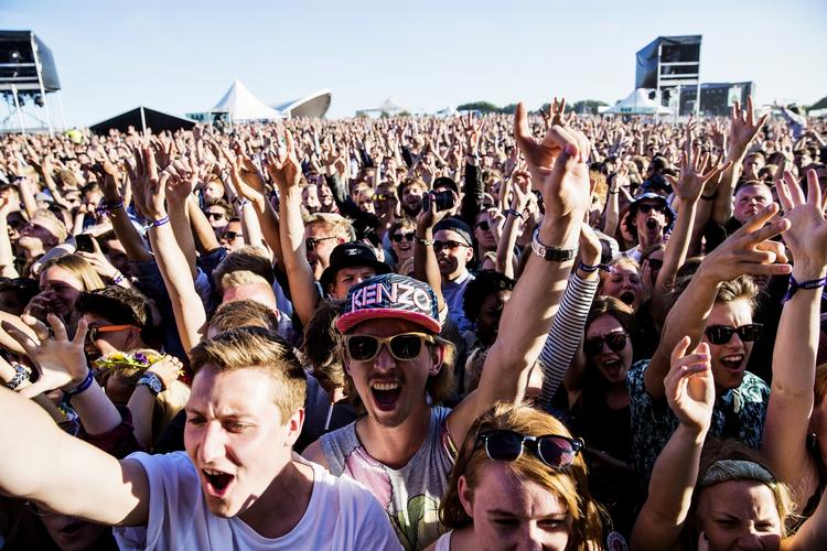 Ibyen gør klar til festivalsæsonen med klipklapper og regntøj. 