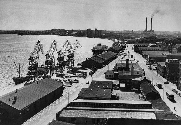 Atmosfære. Romanen er fuld af stemningsbilleder fra Aalborg i 1960’erne, ikke mindst fra havnen. Arkivfoto: Erik Pedersen 