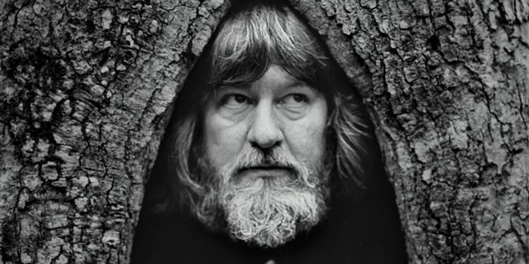 Ibyen bad den svenske syrerocker om at lytte til sine danske psychrockkolleger forud for hans koncert på Loppen i aften. 