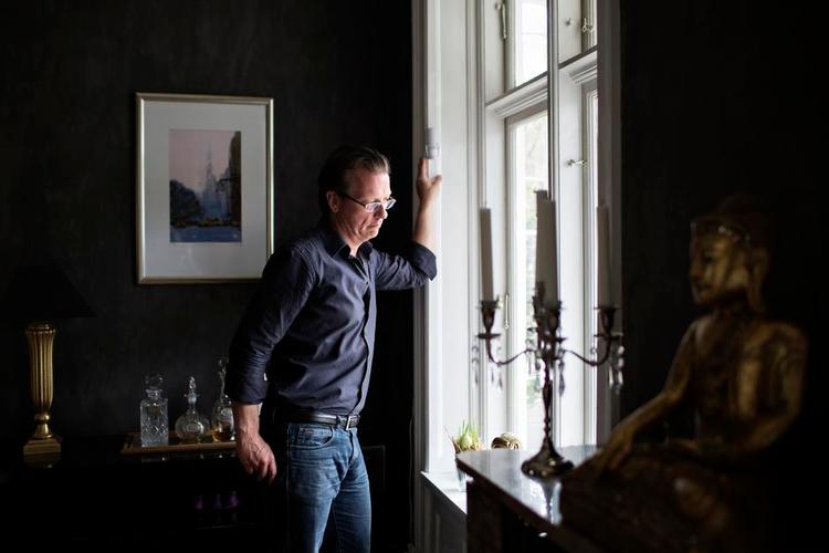 Far. Radiovært, journalist og forfatter Esben Kjær er aktuel med bogen 'Min usynlige søn'. Hans søn døde af kræft som 7-årig. 