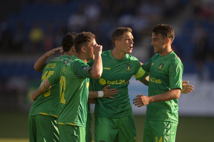 TILFREDSHED. Brøndby-spillerne fik en meget velkommen sejr med hjem fra Randers. 