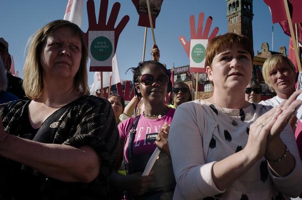 DEMONSTRATION. Tusindvis af københavnere var mødt op for at vise deres modvilje mod de kommunale besparelser, som regeringens omprioriteringsbidrag medfører. For landets 98 kommuner betyder det godt 7 milliarder kroner mindre frem til 2019. 