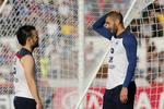 UDE. Både Valbuena (tv.) og Benzema må se EM-slutrunden fra sofaen. Men Frankrig stiller alligevel med et stjernehold. 
