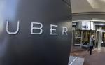 kontroversiel. Uber breder sig over det meste af verden. Også i Danmark, hvor myndighederne fører en retssag for at få afgjort, om kørselstjenesten er lovlig. Det er en stor kinesisk rival, som Apple investerer i. 