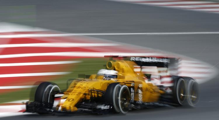 træning. Kevin Magnussen lå i lang tid med 7. bedste  tid under første træning før formel 1-løbet i Barcelona søndag. 