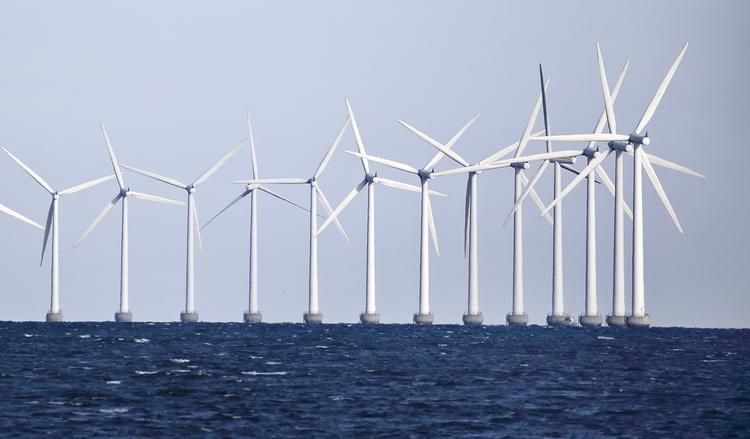 Paradoksalt. Vindemølleindustrien er skuffet over beslutningen om at lægge planer om kystnære havvindmøller i skuffen. 