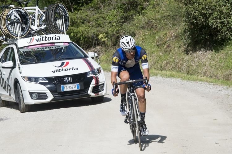 udbrud. Gianluca Brambilla tog chancen i et stort udbrud, sejrede på dagens Giro-etape og er nu i løbets førertrøje. 