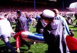tragedie. Der var kaos på græstæppet for 27 år siden, da 96 blev dræbt i katastrofen på Hillsborough stadion. Arkivfoto: AP 