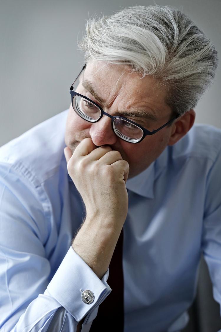 Gentagelse. Ligesom for ti år siden igangsætter justitsminister Søren Pind (V) en informationskampagne, med fokus på offentligt ansattes ret til at ytre sig kritisk. 