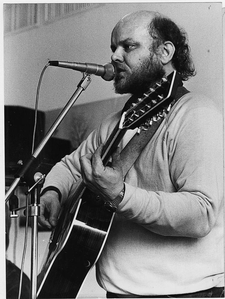 Krigsfrygt. »Jeg er bange for de væmmelige brag, man nogen gange får at høre«, sang Bjarne Jes Hansen tilbage i 1970’erne i sangen ’Vi voksne kan også være bange’. Nu føler han, at DF har stjålet en linje fra sangen. 