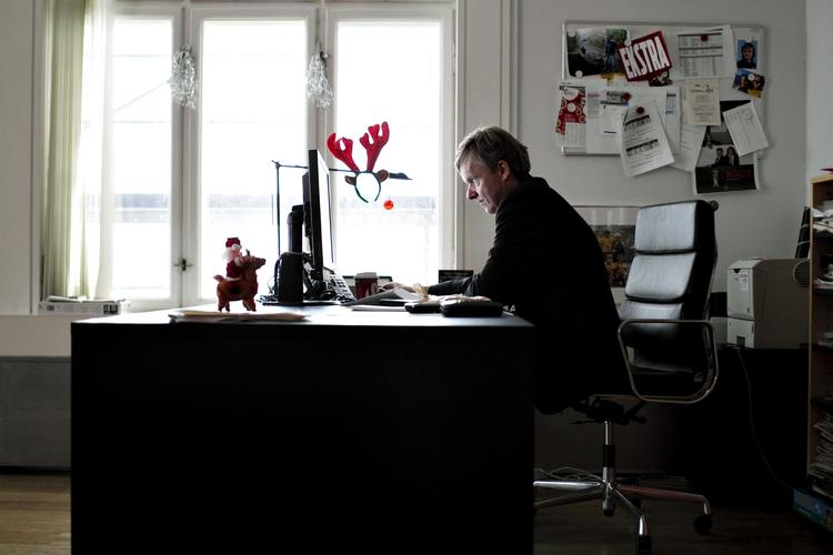 Chefredaktøren. »De havde brug for vores hjælp, men de kunne ikke lide den måde, vi gjorde det på, og derfor accepterer vi at give dem 300.000 kroner hver, selv om beløbet er helt ude i skoven«, skriver Poul Madsen i en leder. (arkivfoto) 
