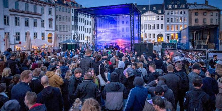 Festligt. Det er efterhånden blevet en fast tradition med et lille drys bornholmerstemning på Nytorv. 