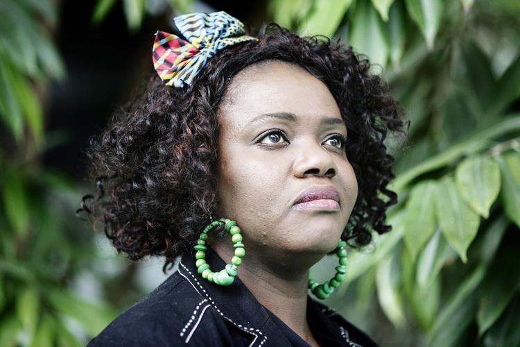 FORKÆMPER. Alimatu Dimonekene er 46 år gammel og er født og opvokset i Sierra Leone. I dag har hun tre børn og bor i London. Hun har arbejdet for den britiske regering med at hjælpe omskårede kvinder. I 2014 stiftede hun organisationen Project Acei. 