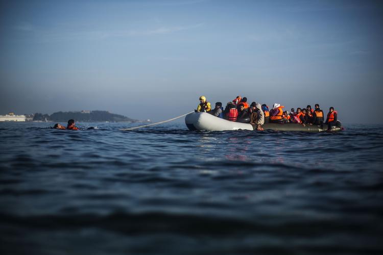 Redning. Langt de fleste migranter kom sidste år ind i Europa efter at have rejst fra Tyrkiet til Grækenland. (arkivfoto) 