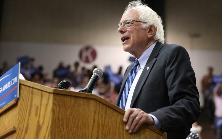 Valg. Alt tyder på, at Bernie Sanders vinder primærvalget i Oregon, mens han taber knebent til Clinton i Kentucky. 