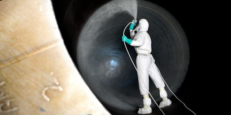 En stribe arbejdere på vindmøllefabrikker er blevet syge af arbejde med epoxy. Men hvad er det egentlig? Arkivfoto. 