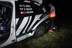 UHELD. En alvorlig punktering midt om natten i Etiopien kunne have stoppet turen. Holdet kom dog hurtigt videre takket være hurtig indsats fra en lokal hjælper. 