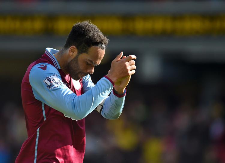 FARVEL. Aston Villa-forsvarer Joleon Lescott fik sammen med holdkammeraterne en sløj afsked med Premier League. 