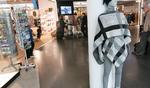 udvalg. Lokale islandske tøjmærker er rigt repræsenteret i Keflavik-lufthavnens butikker. Foto: Allan Graubæk 