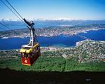 aftentur. Det er en speciel oplevelse at tage med Fjellheisen i aftensolen til udsigtspunktet Storsteinen. Foto: Visitnorway.com 