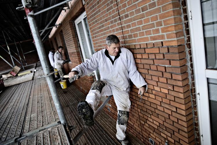 Mandejob. Flest mænd er faglærte og fylder også godt op i byggeriet. Det ser ikke ud til at ændre sig. 