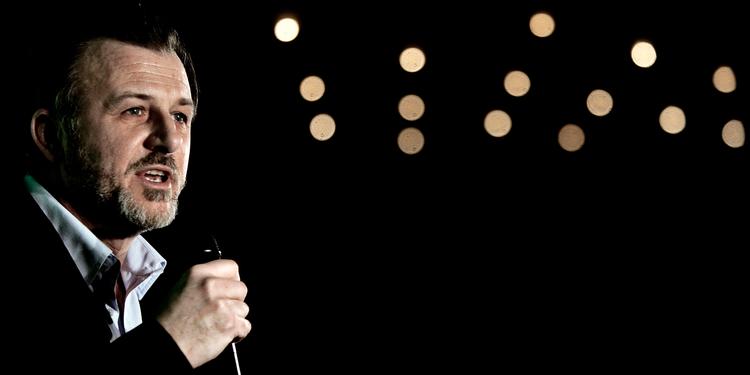 ambitioner. For 10 år siden forlod Nikolaj Cederholm Københavns Teaters bestyrelse, fordi han ikke var enig i, hvem der blev ansat som direktører på de fem teatre. 