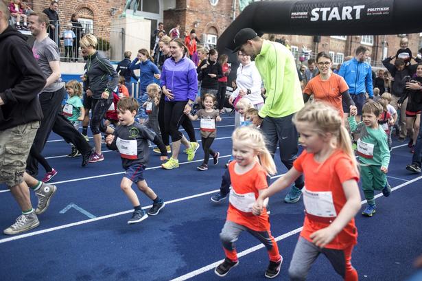 SOLIDARITET mellem søstre. 