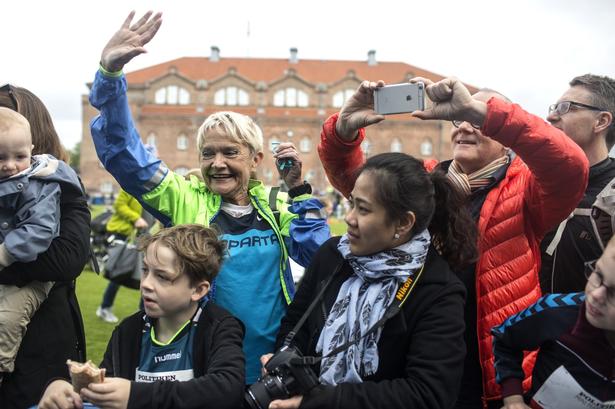 HEPPEKOR. Stor begejstring fra de voksnes rækker. 