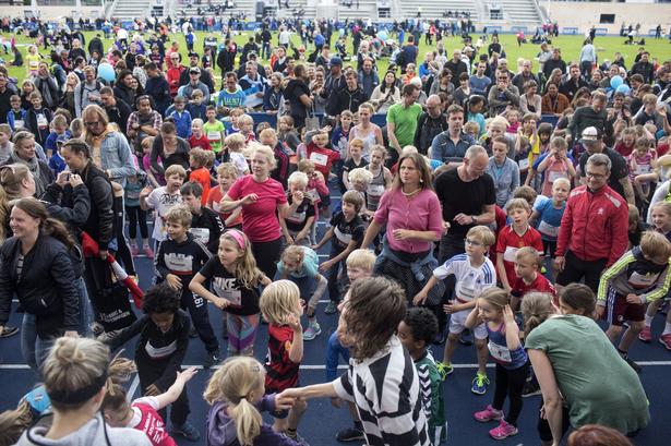 TRÆNGSEL. Når alle de voksne også skal være med, fylder feltet en del. 