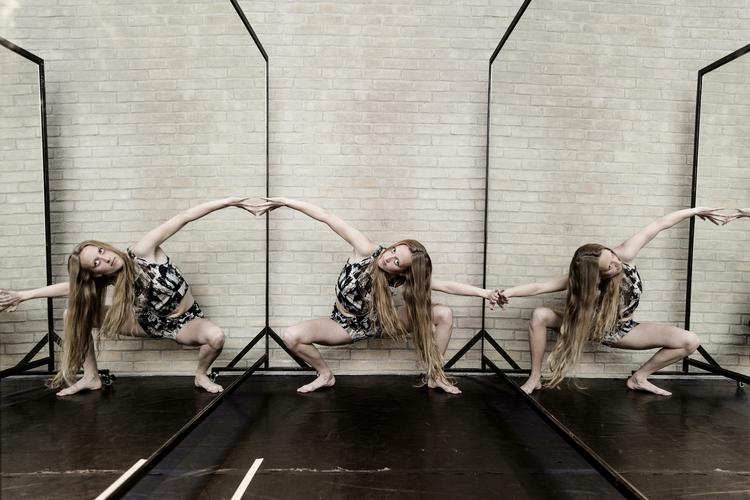 Flugt. Gymnasietiden var ikke let for 20-årige Ursula Vossen Mandal, som pressede sig selv til det yderste. Kun i dansesalen kunne hun slippe væk fra sine egne ambitioner. 