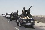 kamp. Billedet her er fra 13. juli 2015, hvor irakiske sikkerhedsstyrker med opbakning fra shiitiske og sunnistyrker gjorde klar til angreb på Fallujah, 65 kilometer vest for Bagdad. Den irakiske ministerpræsident Haider al-Abadi har netop meldt ud, at de irakiske sikkerhedsstyrker nu er klar til det afgørende slag om byen. 
