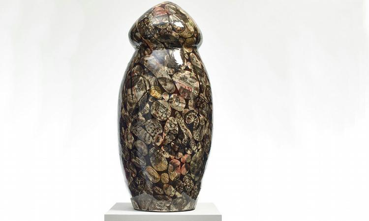 Fallos. Et møde med britiske bankfolk fik kunstner Grayson Perry til at frembringe dette 68 cm høje stykke keramik. 