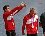 FINALEKLAR. 18 både er allerede kvalificeret, så det er pladserne som nummer 19 og 20 i det olympiske felt, de olympiske mestre, Mads Rasmussen (tv.) og Rasmus Quist (th.), skal kæmpe om i morgen. 