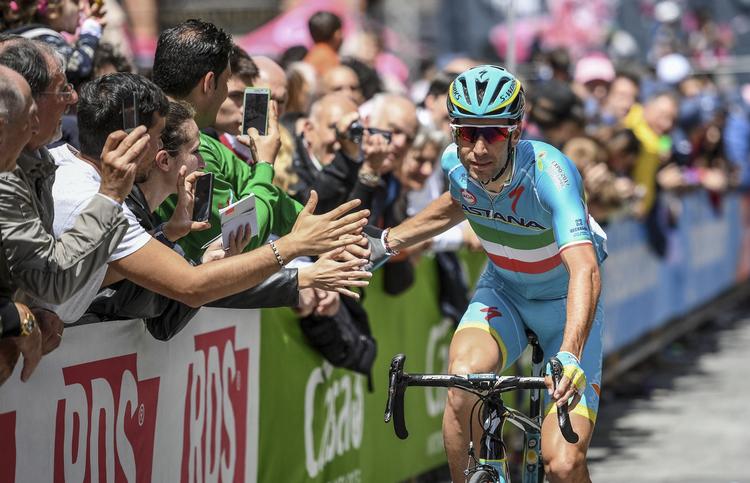Bagud. Nibali har næsten 3 minutter op til den lyserøde trøje. 