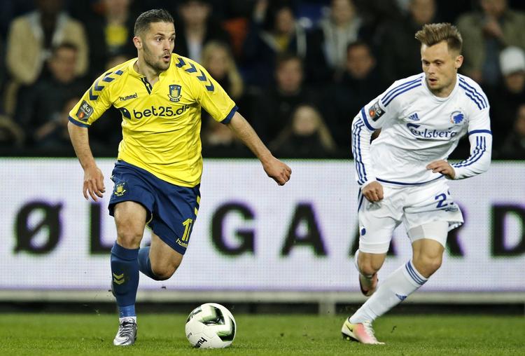 Gennembrud. Riza Durmisi (tv) har på et år etableret sig som den bedste venstre back i dansk fodbold. 
