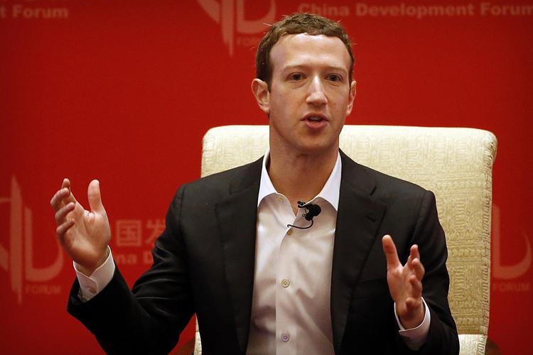 Udmelding. Facebook-stifter Mark Zuckerberg har også selv udtalt, at det er altafgørende for Facebook, at udvælgelsen af nyheder sker uden politisk skævvridning. 
